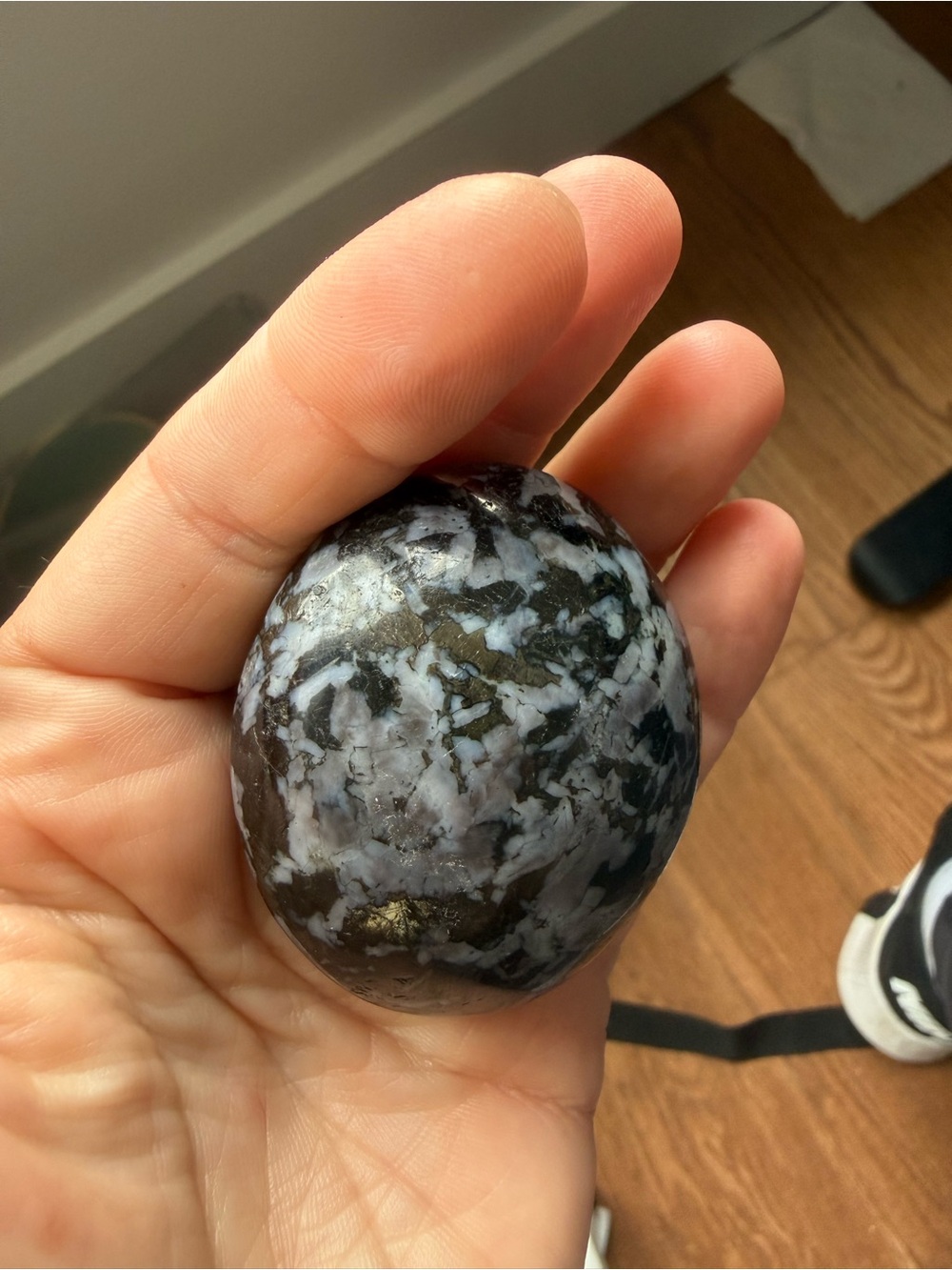 Stunning flashy indigo gabbro polished palm stone - Picture 3 of 5